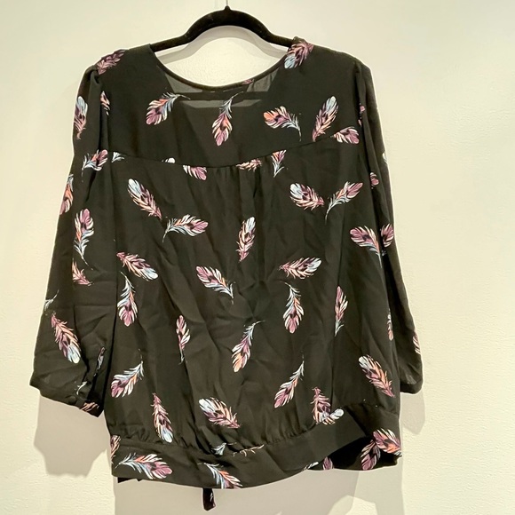 Reitmans wrap blouse - Picture 2 of 3